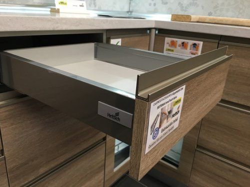 Cajón de cocina Innotech Atira Quadro+ V6 de extracción total y Silent System de Hettich en Berzal Bricomaderas en Valladolid