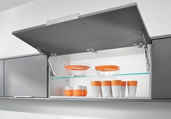 Mueble con dos Compas Aventos HK XS y tres bisagras con freno de Blum de Berzal Bricomaderas en Valladolid