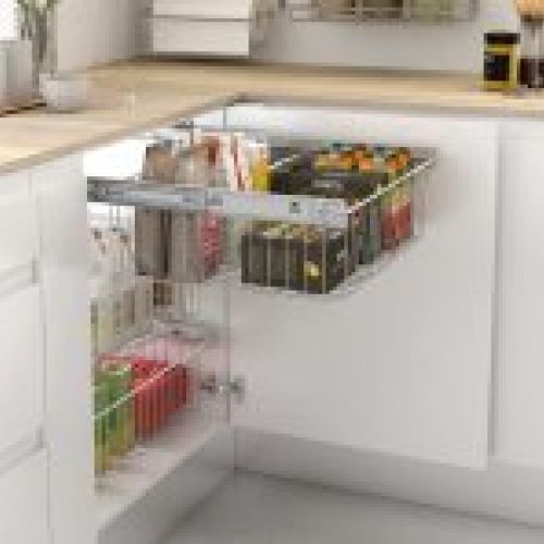 Aplicación de cestillos multiusos en mueble de cocina Menage Confort de Berzal Bricomaderas en Valladolid