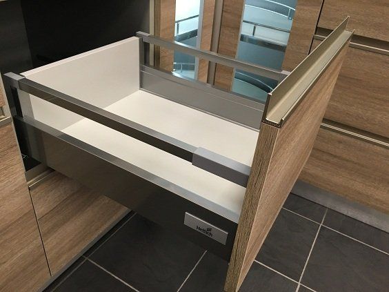 Cacerolero para mueble de cocina Innotech Atira Silent System de Hettich de Berzal Bricomaderas en Valladolid