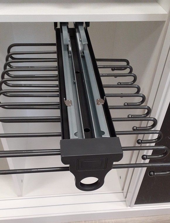 Pantalonero extraíble de 10 perchas en negro de Divalfer en Berzal Bricomaderas en Valladolid