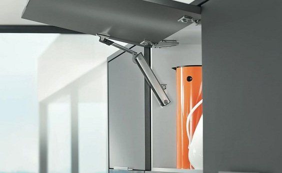 Sistema de elevación compás Aventos HK XS de Blum de Berzal Bricomaderas en Valladolid