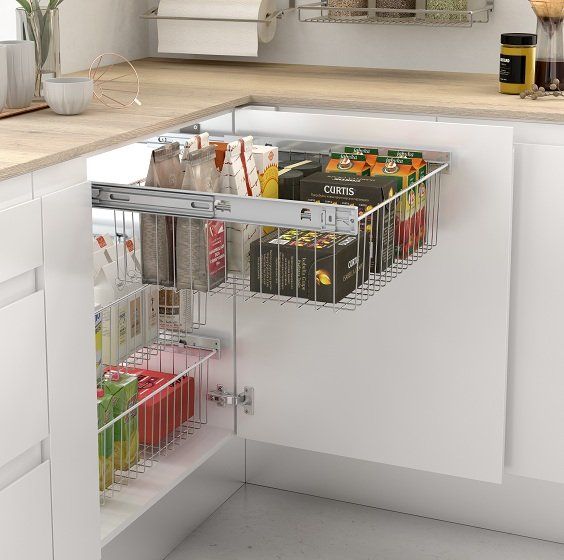 Aplicación de cestillos multiusos en mueble de cocina Menage Confort de Berzal Bricomaderas en Valladolid