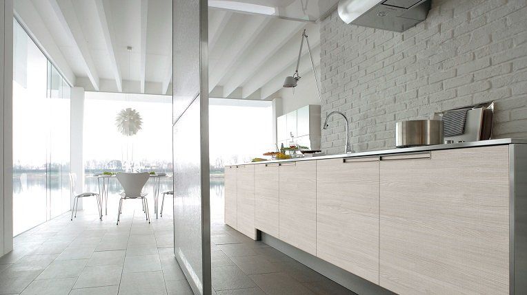 Ambiente decorativo hecho con melamina Fresno Taiga de Finsa Berzal Bricomaderas Valladolid