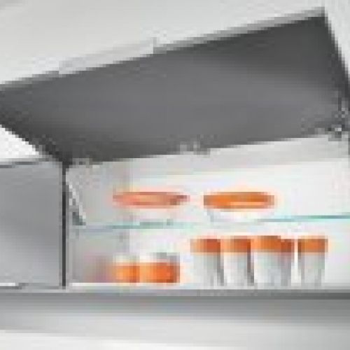 Mueble con dos Compas Aventos HK XS y tres bisagras con freno de Blum de Berzal Bricomaderas en Valladolid