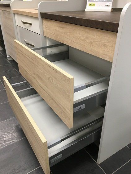 Cacerolero innotech atira con sistema push de Hettich de Berzal Bricomaderas en Valladolid