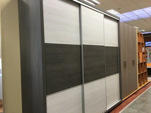 PUERTAS SIN MECANIZADOS CON PERFILERIA DE ALUMINIO